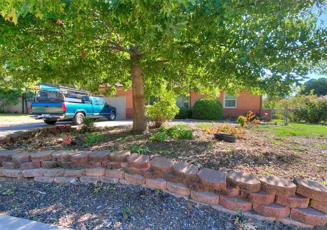Photo 4 of Single family home for sale at 625 Sherwood Dr, Norman, OK 73071 | MLS# 1252220 | Listing updated on 2026-10-11