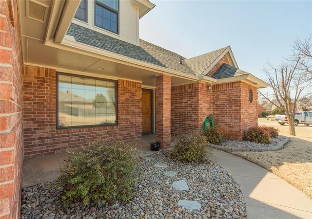 Photo 2 of Single family home for sale at 2900 Jannas Trl, Edmond, OK 73012 | MLS# 1252229 | Listing updated on 2026-10-07