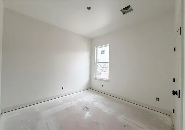 Photo 4 of Single family home for sale at 932 Statehood St, Edmond, OK 73034 | MLS# 1252241 | Listing updated on 2026-10-14
