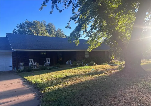 Photo 1 of Sale Pending at 624 S Madison Ave, Blanchard, OK 73010 | MLS# 1252244 | Listing updated on 2026-10-06