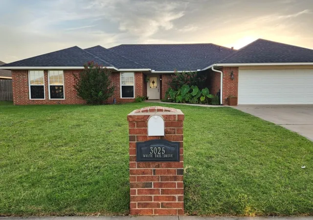 Single family home for sale at 3025 White Tail Dr, Altus, OK 73521 | MLS# 1252253