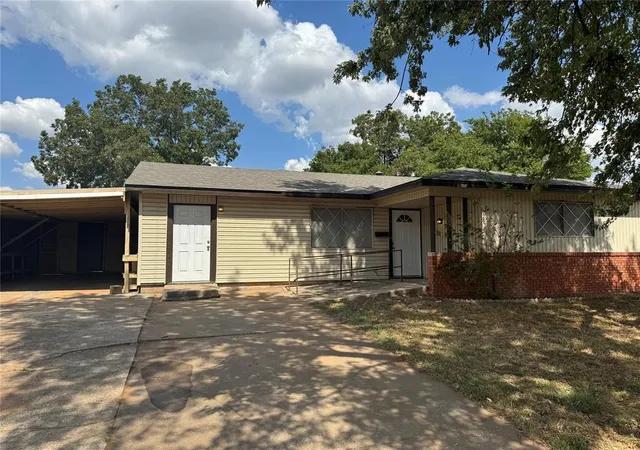 Single family home for sale at 517 W Polk St, Purcell, OK 73080 | MLS# 1252261
