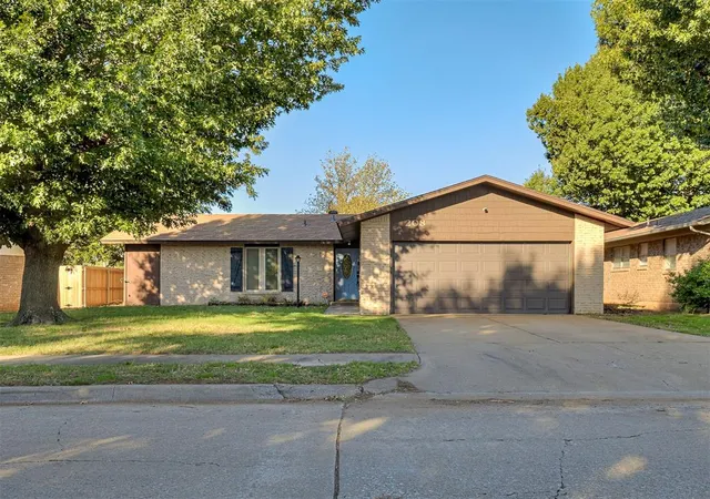 Single family home for sale at 208 N Briarwood St, Yukon, OK 73099 | MLS# 1252275