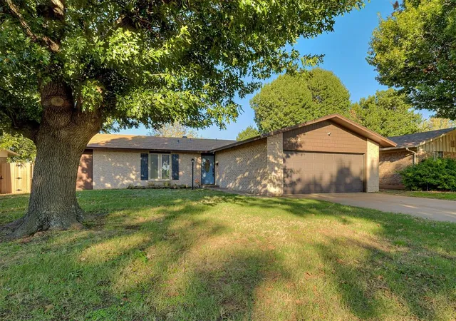 Photo 2 of Single family home for sale at 208 N Briarwood St, Yukon, OK 73099 | MLS# 1252275 | Listing updated on 2026-10-08