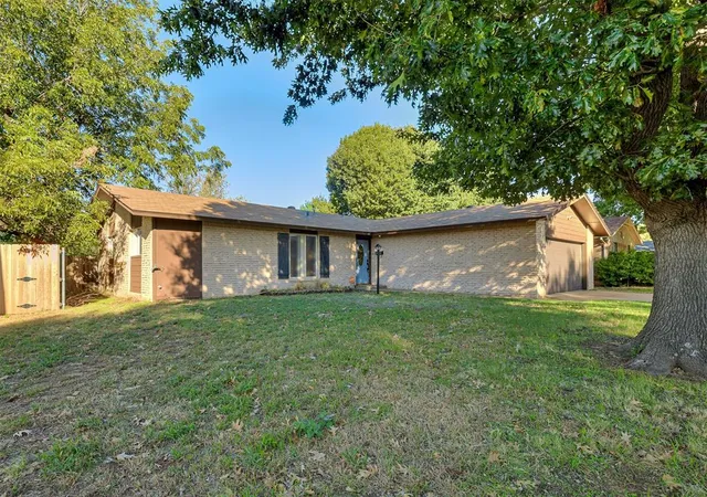 Photo 3 of Single family home for sale at 208 N Briarwood St, Yukon, OK 73099 | MLS# 1252275 | Listing updated on 2026-10-08