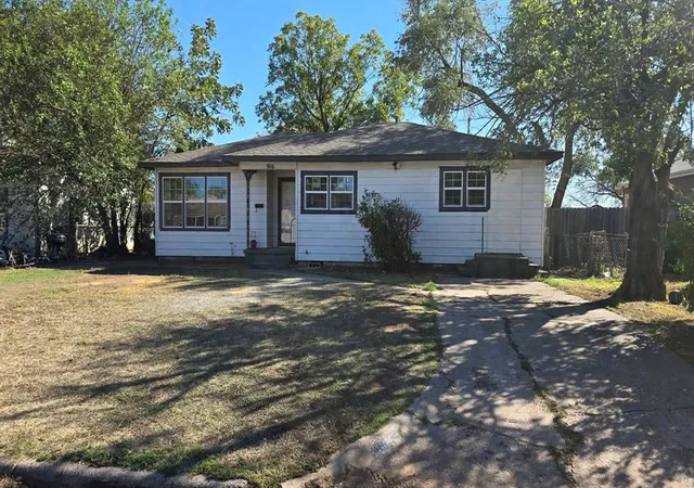 Photo 1 of Sale Pending at 916 Hickory St, Altus, OK 73521 | MLS# 1252276 | Listing updated on 2026-10-06