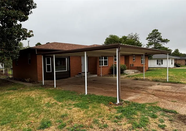 Photo 2 of Single family home for sale at 214 S 6th Street, Cyril, OK 73029 | MLS# 1252277 | Listing updated on 2026-10-07