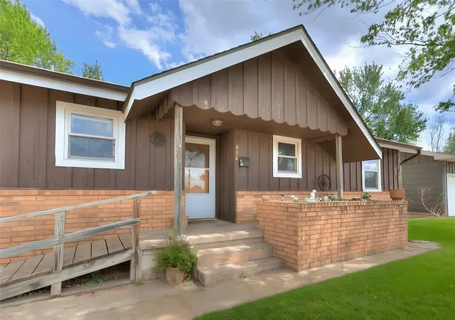 Photo 3 of Single family home for sale at 816 Hillcrest Dr, Watonga, OK 73772 | MLS# 1252282 | Listing updated on 2026-10-06