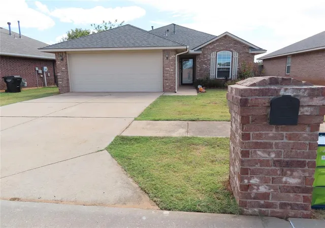 Photo 2 of Single family home for sale at 304 Sw 44th Street, Moore, OK 73160 | MLS# 1252298 | Listing updated on 2026-10-06