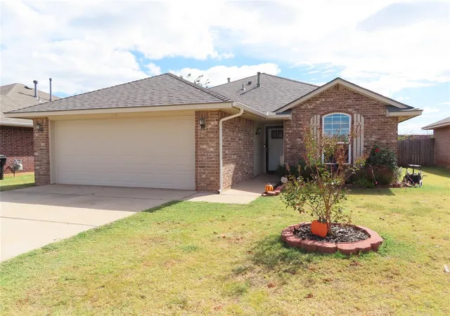 Single family home for sale at 304 SW 44th Street, Moore, OK 73160 | MLS# 1252298