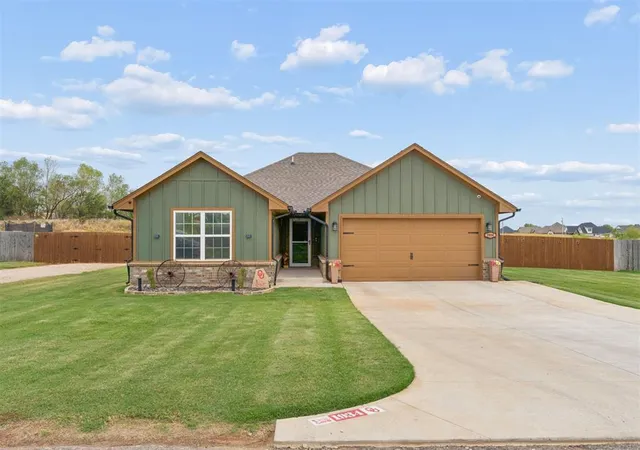 Single family home for sale at 1934 Eli Ave, Tuttle, OK 73089 | MLS# 1252302