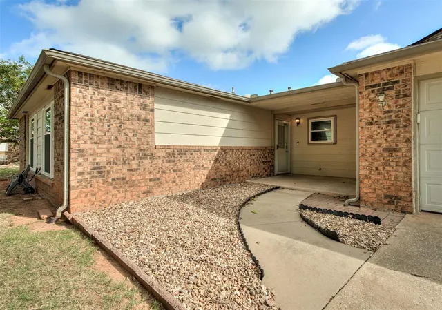 Photo 3 of Sale Pending at 1813 Twin Tree Dr, Norman, OK 73071 | MLS# 1252306 | Listing updated on 2026-10-19