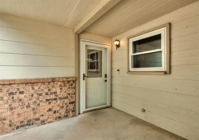Photo 3 of Sale Pending at 1813 Twin Tree Dr, Norman, OK 73071 | MLS# 1252306 | Listing updated on 2026-10-19