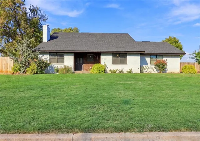 Photo 2 of Single family home for sale at 1009 Mac Dr, Elk City, OK 73644 | MLS# 1252312 | Listing updated on 2026-10-07