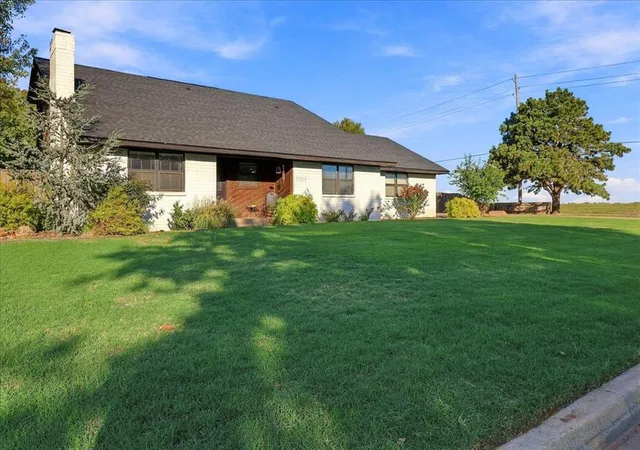 Photo 3 of Single family home for sale at 1009 Mac Dr, Elk City, OK 73644 | MLS# 1252312 | Listing updated on 2026-10-07
