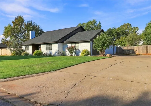 Photo 4 of Single family home for sale at 1009 Mac Dr, Elk City, OK 73644 | MLS# 1252312 | Listing updated on 2026-10-07