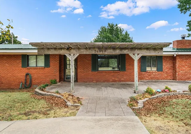 Photo 2 of Single family home for sale at 24550 N Peebly Rd, Luther, OK 73054 | MLS# 1252316 | Listing updated on 2026-10-07