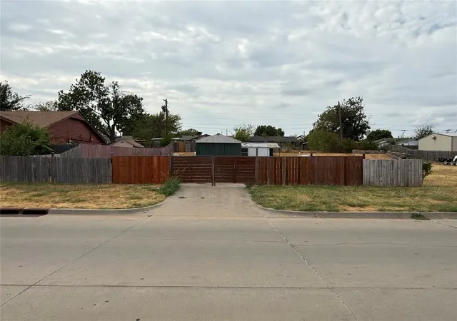 Photo 1 of Land for sale at 405 N Janeway Ave, Moore, OK 73160 | MLS# 1252326 | Listing updated on 2026-10-06