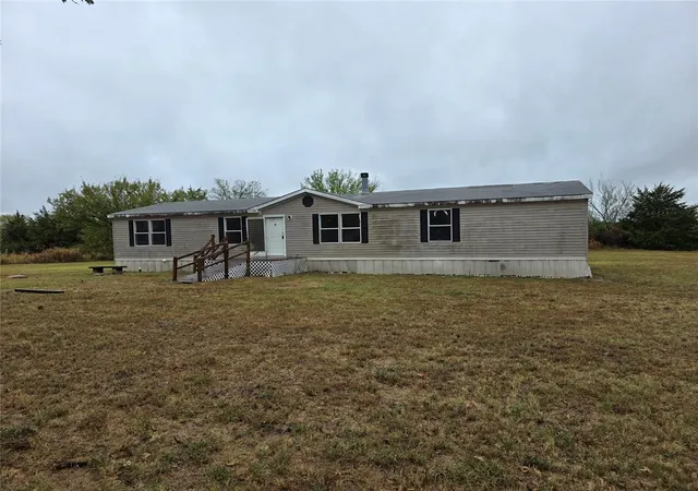 Single family home for sale at 619 S Madison St, Maud, OK 74854 | MLS# 1252344
