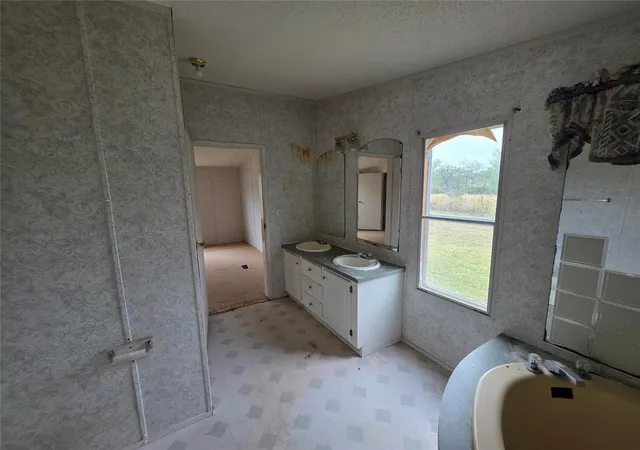Photo 3 of Single family home for sale at 619 S Madison St, Maud, OK 74854 | MLS# 1252344 | Listing updated on 2026-10-08