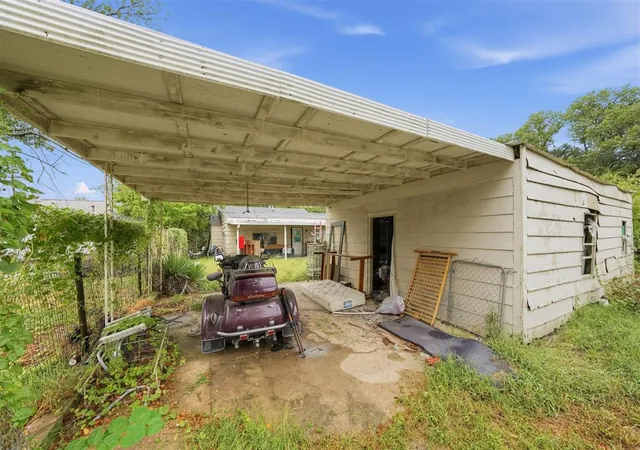 Photo 1 of Single family home for sale at 718 S 2nd Street, Henryetta, OK 74437 | MLS# 1252348 | Listing updated on 2026-10-06