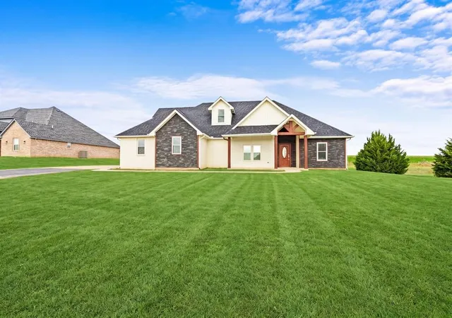 Photo 2 of Single family home for sale at 4351 Whitetail Dr, Guthrie, OK 73044 | MLS# 1252352 | Listing updated on 2026-10-19