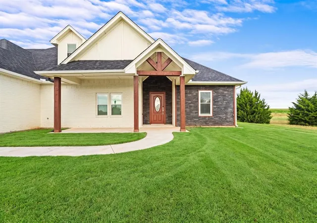 Photo 3 of Single family home for sale at 4351 Whitetail Dr, Guthrie, OK 73044 | MLS# 1252352 | Listing updated on 2026-10-19