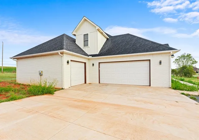 Photo 3 of Single family home for sale at 4351 Whitetail Dr, Guthrie, OK 73044 | MLS# 1252352 | Listing updated on 2026-10-19