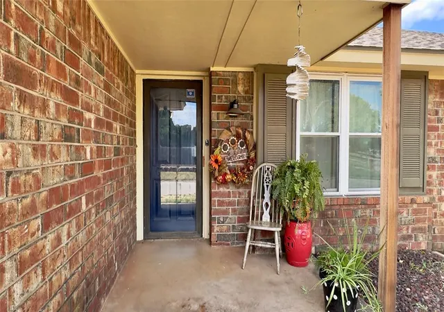 Photo 3 of Single family home for sale at 1821 Edinburg Dr, Yukon, OK 73099 | MLS# 1252353 | Listing updated on 2026-10-06