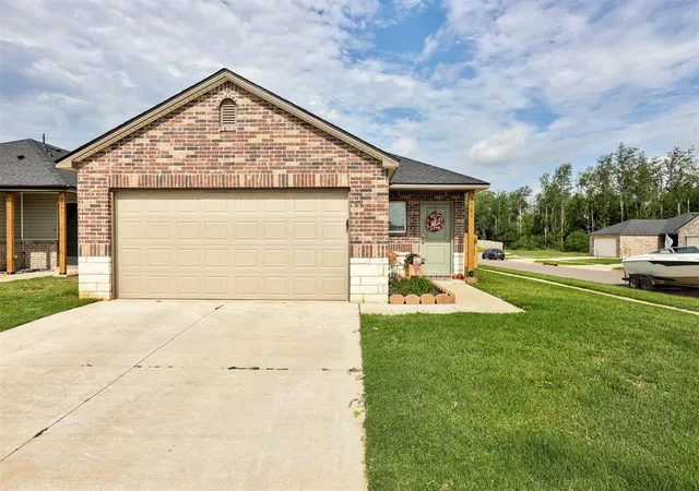 Photo 2 of Single family home for sale at 3501 Pete St, Mustang, OK 73064 | MLS# 1252358 | Listing updated on 2026-10-06