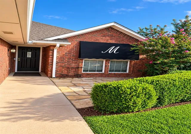 Single family home for sale at 305 E Sierra Vista Ct, Altus, OK 73521 | MLS# 1252364