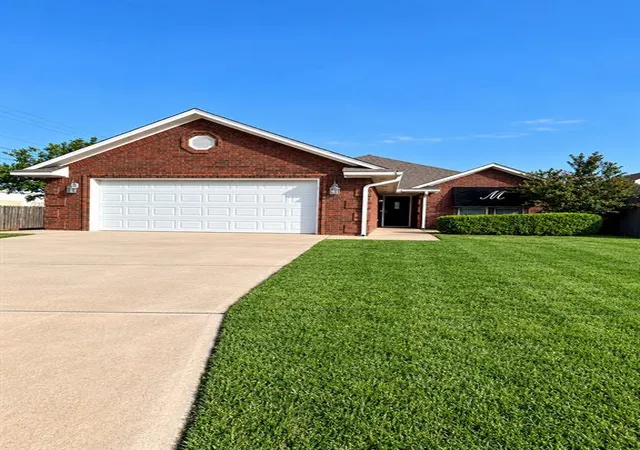 Photo 2 of Single family home for sale at 305 E Sierra Vista Ct, Altus, OK 73521 | MLS# 1252364 | Listing updated on 2026-10-08