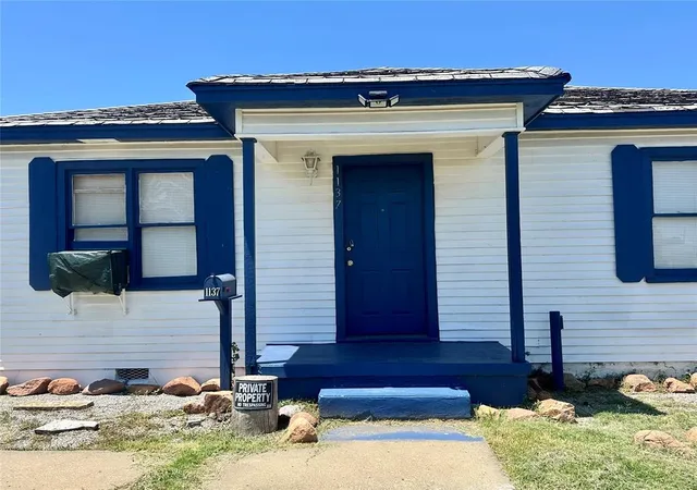 Photo 2 of Single family home for sale at 1137 E Chestnut St, Altus, OK 73521 | MLS# 1252372 | Listing updated on 2026-10-06