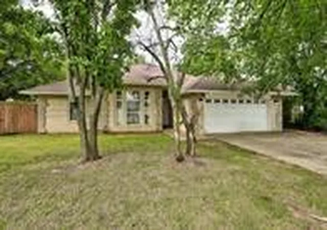 Single family home for sale at 2732 SE 90th Street, Moore, OK 73160 | MLS# 1252377
