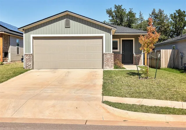 Single family home for sale at 1302 Guthrie Farms Blvd, Guthrie, OK 73044 | MLS# 1252381