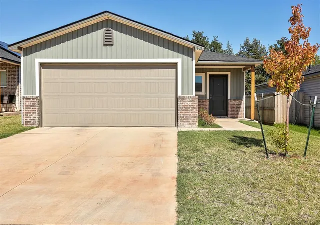 Photo 1 of Single family home for sale at 1302 Guthrie Farms Blvd, Guthrie, OK 73044 | MLS# 1252381 | Listing updated on 2026-10-09