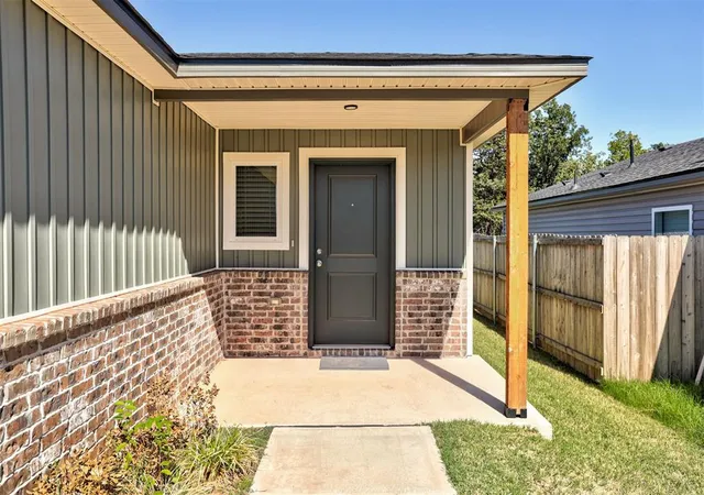 Photo 4 of Single family home for sale at 1302 Guthrie Farms Blvd, Guthrie, OK 73044 | MLS# 1252381 | Listing updated on 2026-10-09