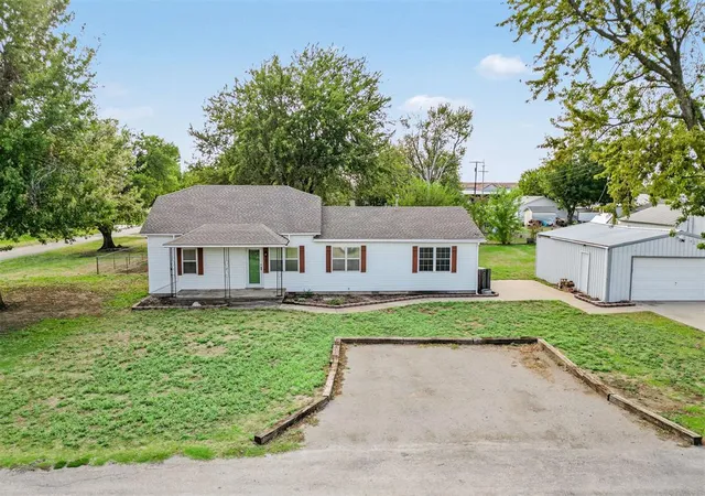Photo 1 of Single family home for sale at 207 Sw 9th Street, Minco, OK 73059 | MLS# 1252395 | Listing updated on 2026-10-07