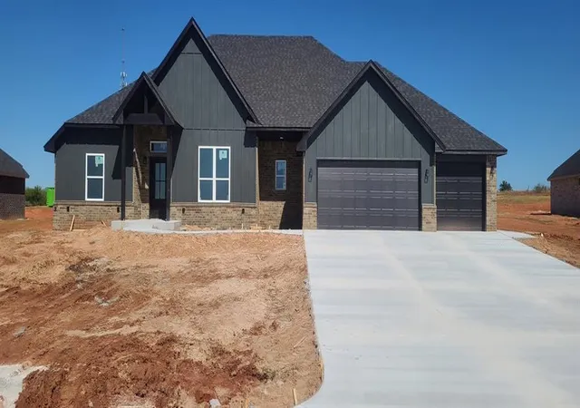 Single family home for sale at 2418 S Bear Crk Cir, Blanchard, OK 73010 | MLS# 1252396