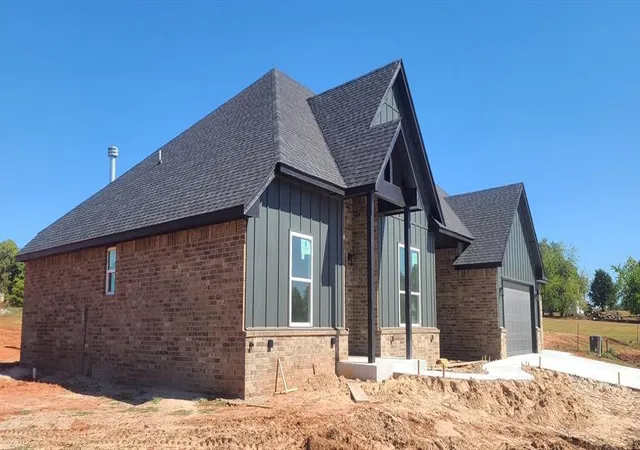 Photo 2 of Single family home for sale at 2418 S Bear Crk Cir, Blanchard, OK 73010 | MLS# 1252396 | Listing updated on 2026-10-06