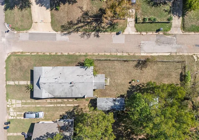 Photo 3 of Sale Pending at 23 E Burns St, Shawnee, OK 74801 | MLS# 1252410 | Listing updated on 2026-10-08