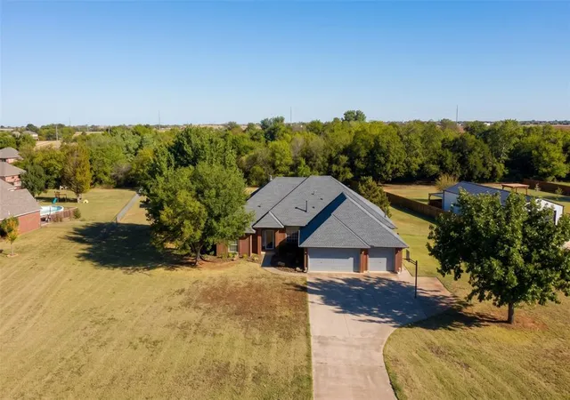 Photo 2 of Sale Pending at 3007 Ne Winding Crk Ln, Piedmont, OK 73078 | MLS# 1252414 | Listing updated on 2026-10-17