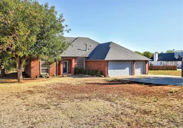 Photo 3 of Sale Pending at 3007 Ne Winding Crk Ln, Piedmont, OK 73078 | MLS# 1252414 | Listing updated on 2026-10-17