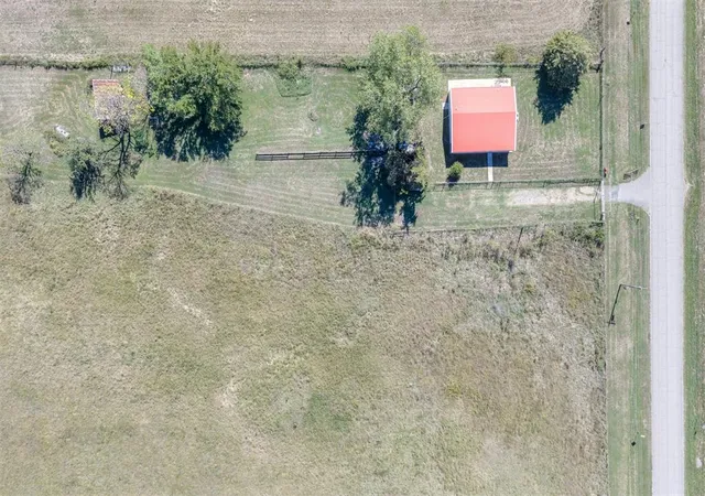 Photo 3 of Single family home for sale at 25080 Turkey Pen Holw Rd, Henryetta, OK 74437 | MLS# 1252415 | Listing updated on 2026-10-07