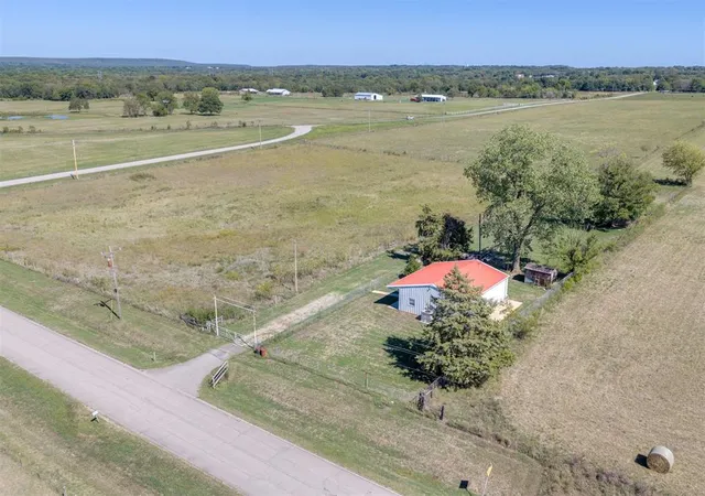 Photo 3 of Single family home for sale at 25080 Turkey Pen Holw Rd, Henryetta, OK 74437 | MLS# 1252415 | Listing updated on 2026-10-07