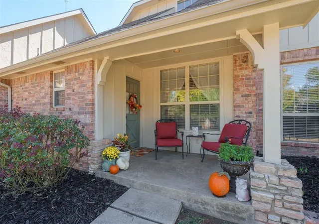 Photo 2 of Single family home for sale at 115 Lakeview Ct, Edmond, OK 73003 | MLS# 1252422 | Listing updated on 2026-10-09