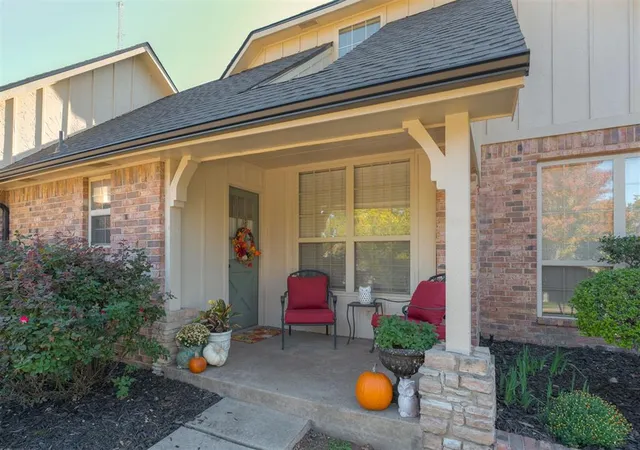 Photo 2 of Single family home for sale at 115 Lakeview Ct, Edmond, OK 73003 | MLS# 1252422 | Listing updated on 2026-10-29