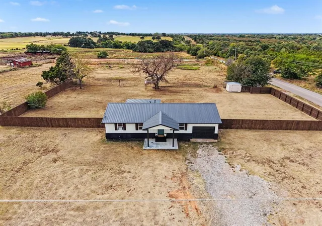 Photo 3 of Single family home for sale at 9209 S Sooner Rd, Guthrie, OK 73044 | MLS# 1252429 | Listing updated on 2026-10-06