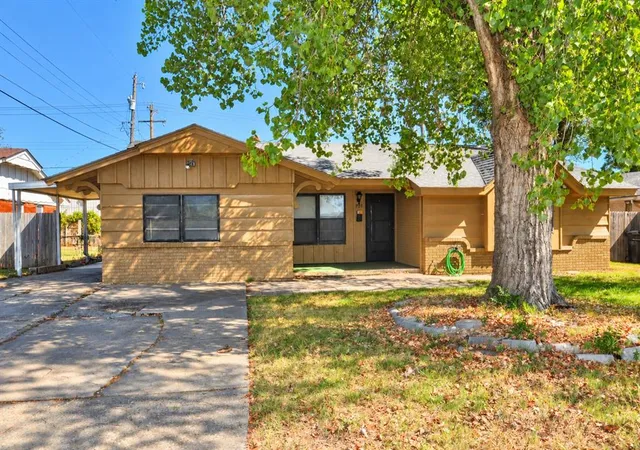 Photo 1 of Single family home for sale at 702 N Nail Pkwy, Moore, OK 73160 | MLS# 1252465 | Listing updated on 2026-10-08