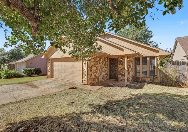 Photo 1 of Single family home for sale at 13513 Country Pl, Oklahoma City, OK 73131 | MLS# 1252469 | Listing updated on 2026-10-08
